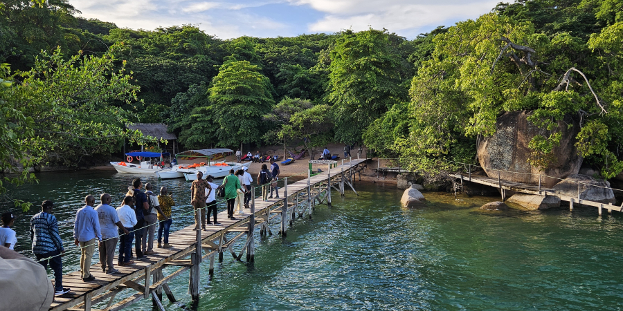 From 10 February to 27 February, the World Heritage Leadership Programme worked closely with the UNESCO World Heritage Centre and the Government of the Republic of Malawi to implement a capacity-building course at the World Heritage property of Lake Malawi National Park. The initiative aimed to build capacity of heritage professionals in Malawi and from the Southern Africa sub-region to conduct impact assessments. Impact assessment methodology is a critical tool to use for determining the consequences of de